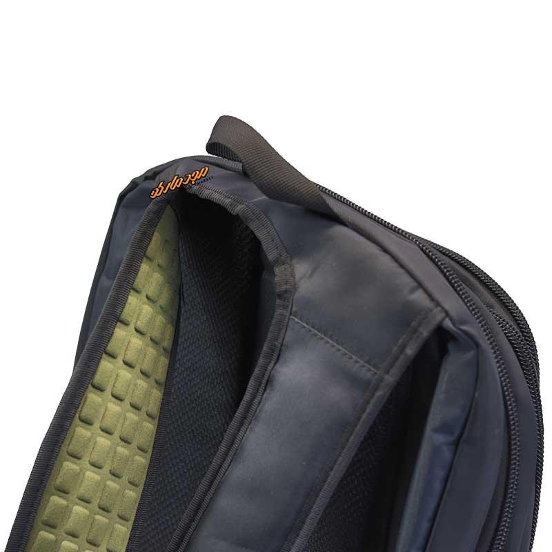 کوله پشتی طرح سرخونه گل دار مشکی-5