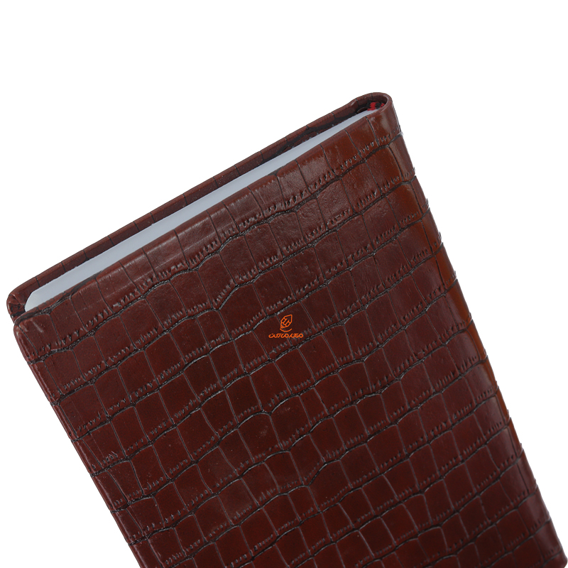 سالنامه (سررسید) 1403 رقعی مدل ترمو کارینا قهوه ای کیا (1)