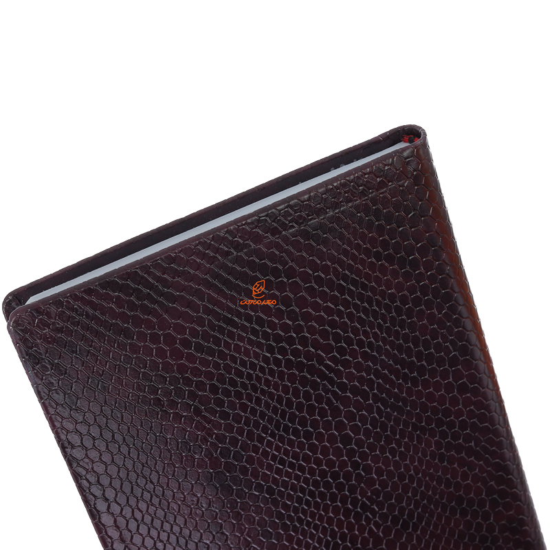 سالنامه (سررسید) 1403 رقعی دوختی مدل سایان زرشکی کیا (1)