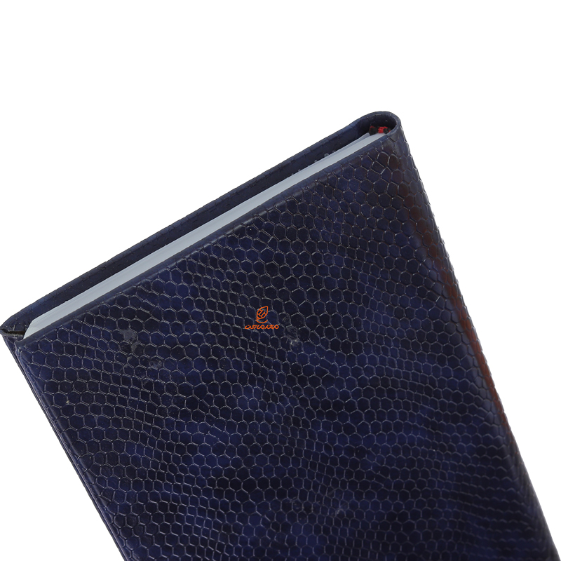 سالنامه (سررسید) 1403 رقعی دوختی مدل سایان سرمه ای کیا (1)