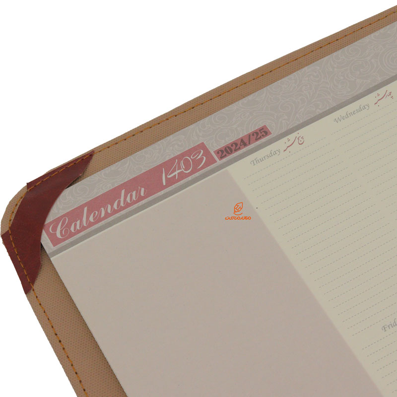 تقویم رومیزی 1403 قهوه ای تیره مدل دستیار منشی ایلیا (3)