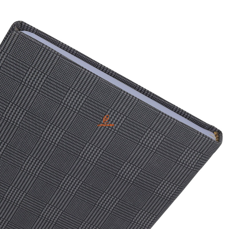 سالنامه (سررسید) 1403 طرح چرم پیچازی خاکستری ایلیا 201 (5)