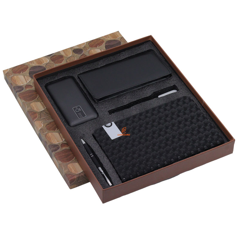 ست مدیریتی چهار تکه (پاور بانک+کیف پول+خودکار+سالنامه) ایلیا