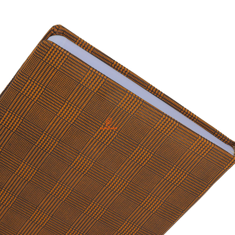 سالنامه (سررسید) 1403 طرح چرم پیچازی قهوه ای ایلیا 201 (4)