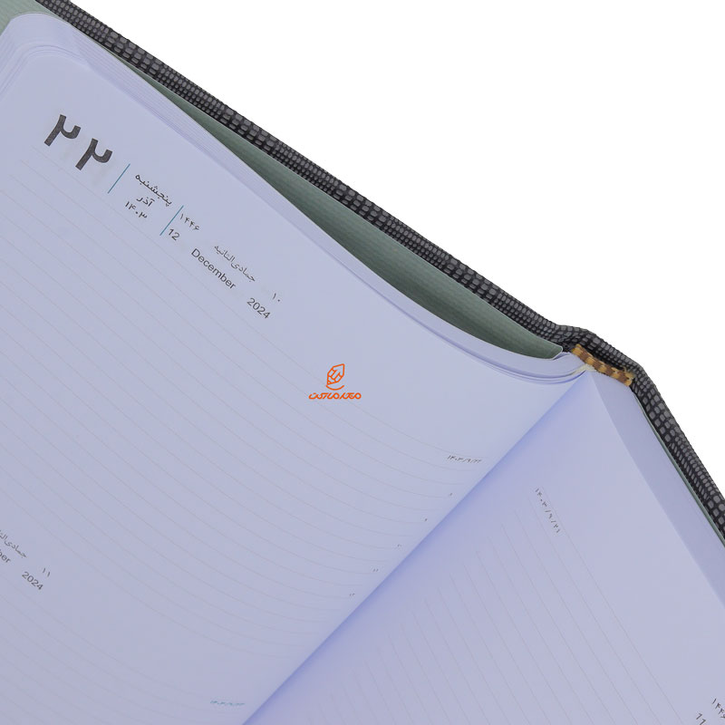 سالنامه (سررسید) 1403 طرح چرم پیچازی خاکستری ایلیا 201 (1)