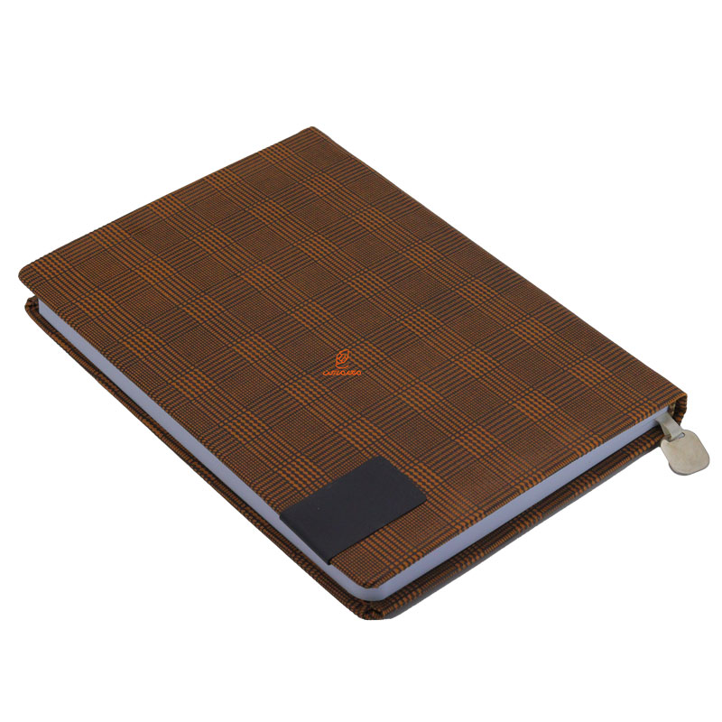 سالنامه (سررسید) 1403 طرح چرم پیچازی قهوه ای ایلیا 201 (2)