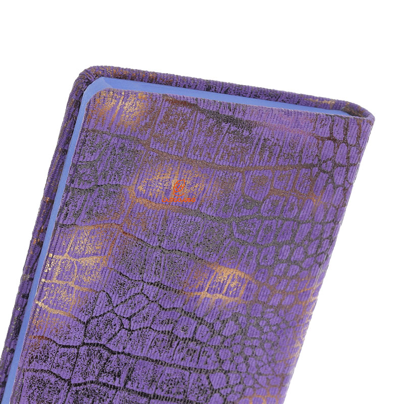 سالنامه (سررسید) 1403 اروپایی مخملی جلد بنفش عرش (4)