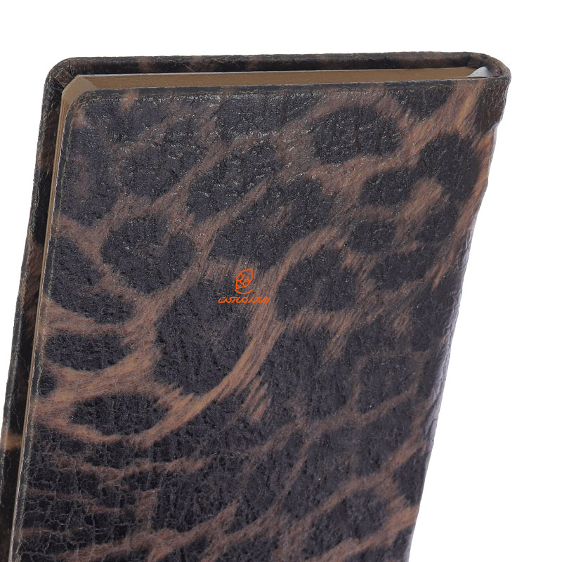 سالنامه (سررسید) 1403 اروپایی بولونیا مخملی جلد پلنگی عرش (4)