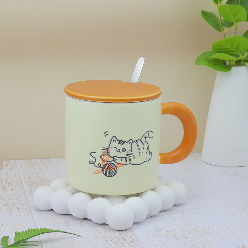 ماگ دسته دار طرح گربه بازیگوش کد 2047 (2).jpg