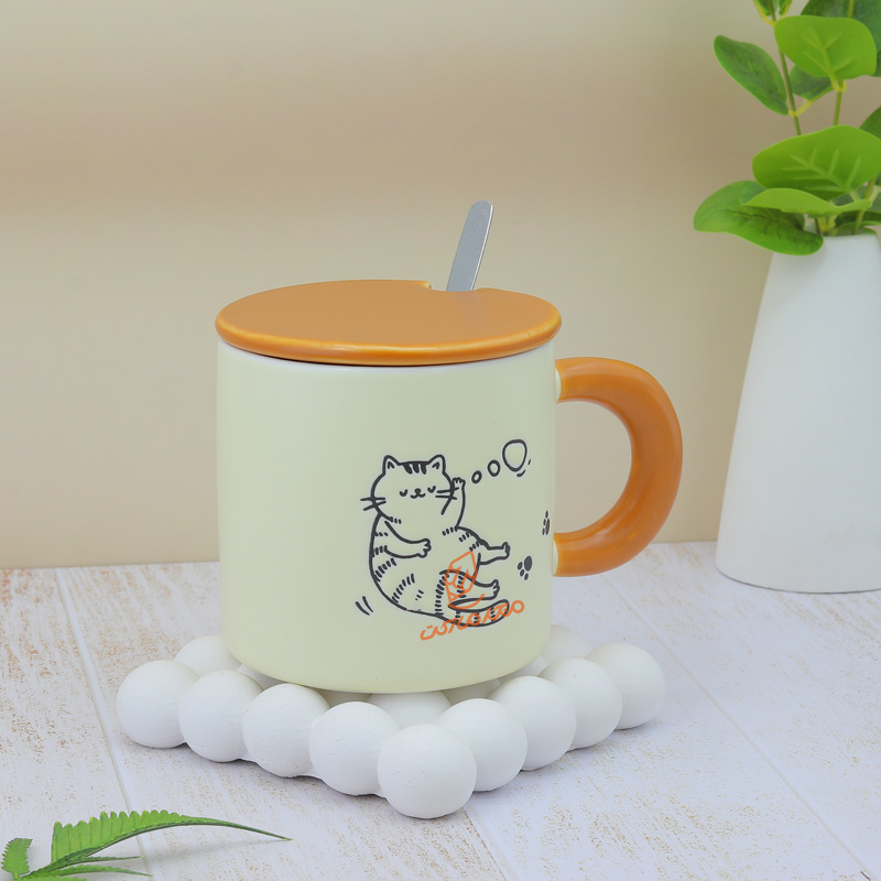 ماگ دسته دار طرح گربه بازیگوش کد 2047 (3).jpg