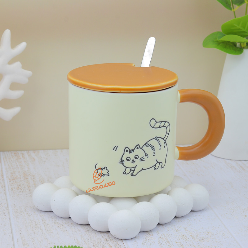 ماگ دسته دار طرح گربه بازیگوش کد 2047 (5).jpg