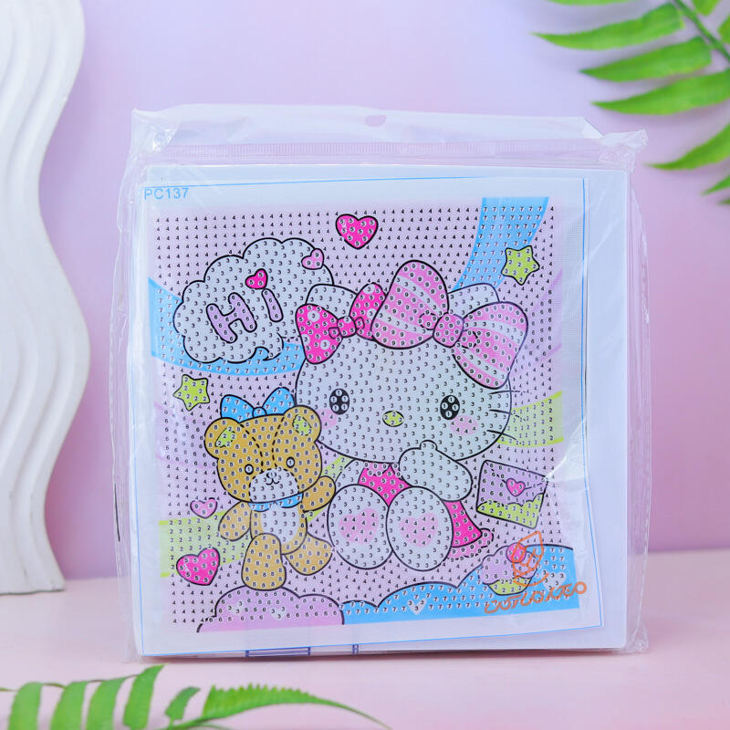 نقاشی الماسی مدل قاب عکس طرح کیتی A-B (4).jpg