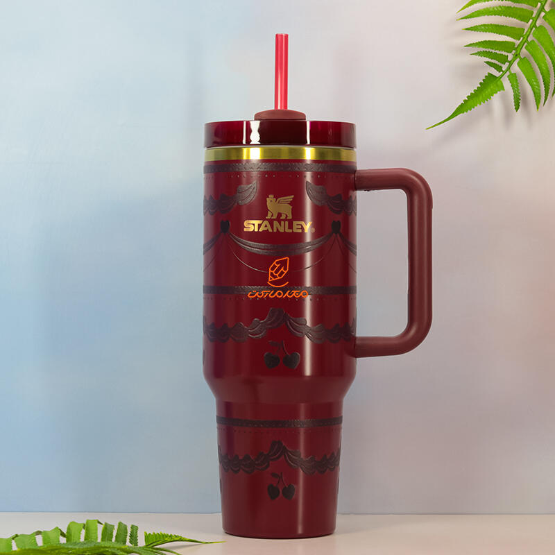تراول ماگ دسته دار 1.18 میل مدل CHERRY طرح استنلی STANLEY